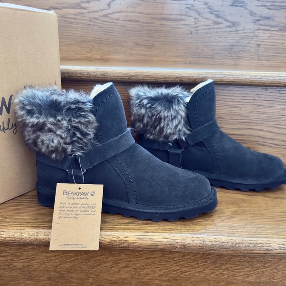 BearPaw Blue Konnie Boots Suede and Shearling 9 NWT - Picture 1 of 7